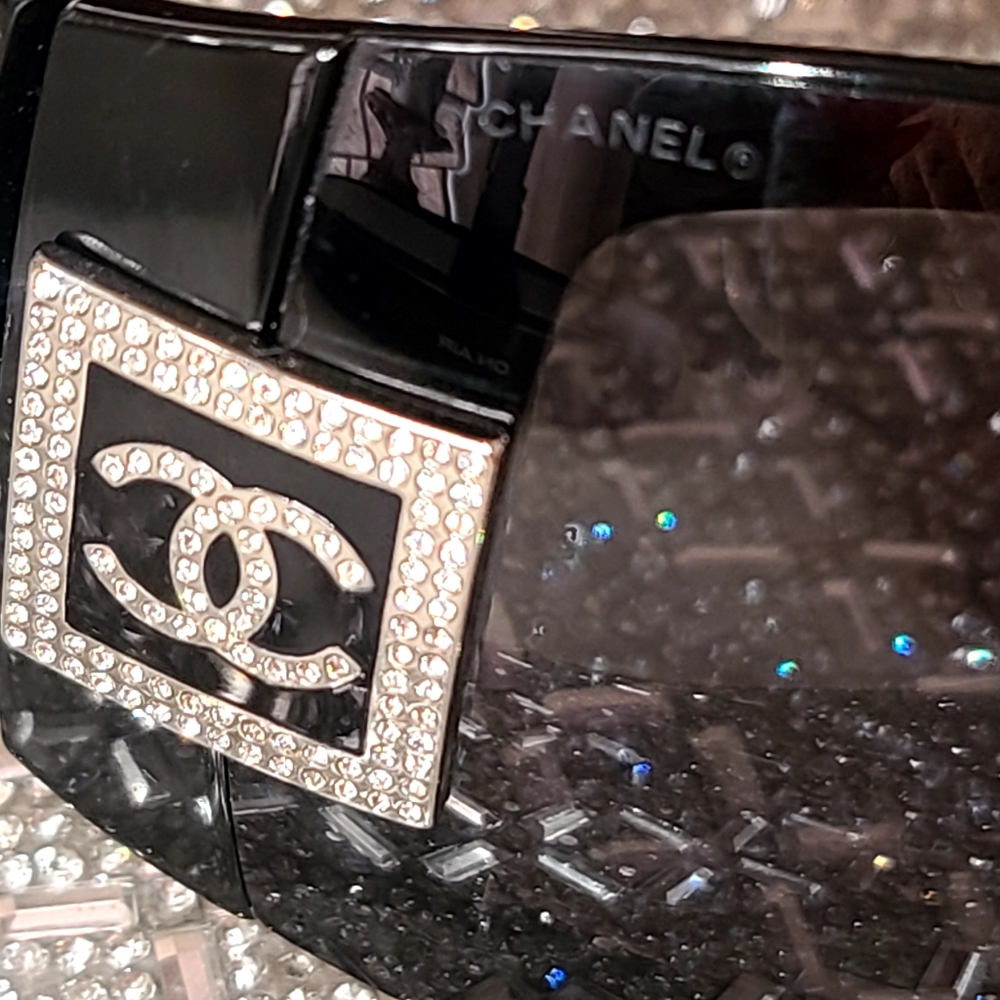 CHANEL logo oversized Ski Shield sunglasses in black w/Swarovski crystal CC embl - Picture 8 of 15